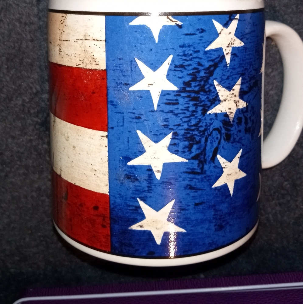 Colonial 1997 Warren Kimble red white blue Cup.